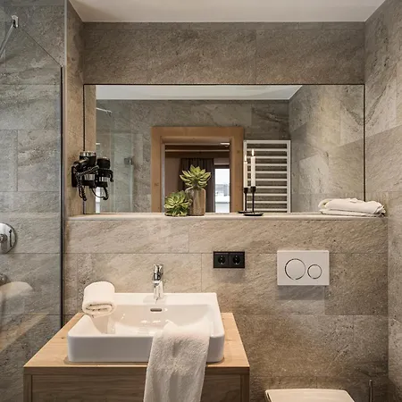 Aparthotel Garni Larcherhof Mayrhofen